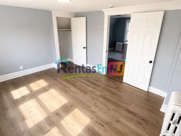 521 S 16th St #3B, Newark, NJ 07103