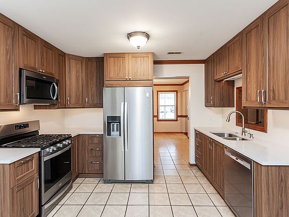 4th image of 1612 Wasserman Ct