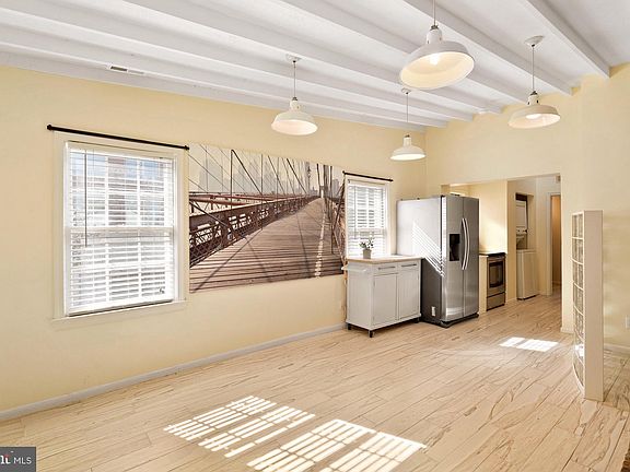 5th image of 621 Wythe St
