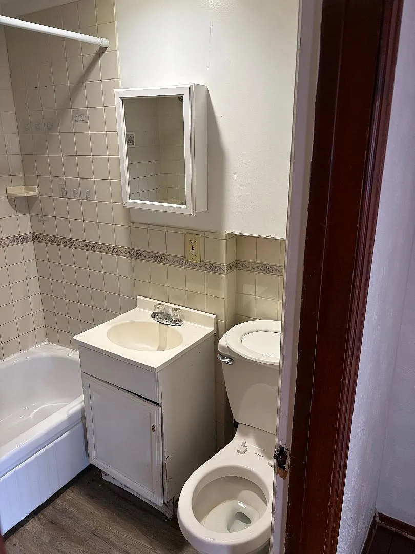 2 bed, 1000 sqft, $975 — Photo 3