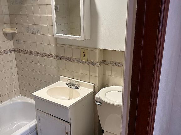 3rd image of 876-878 E McCreight Ave #876