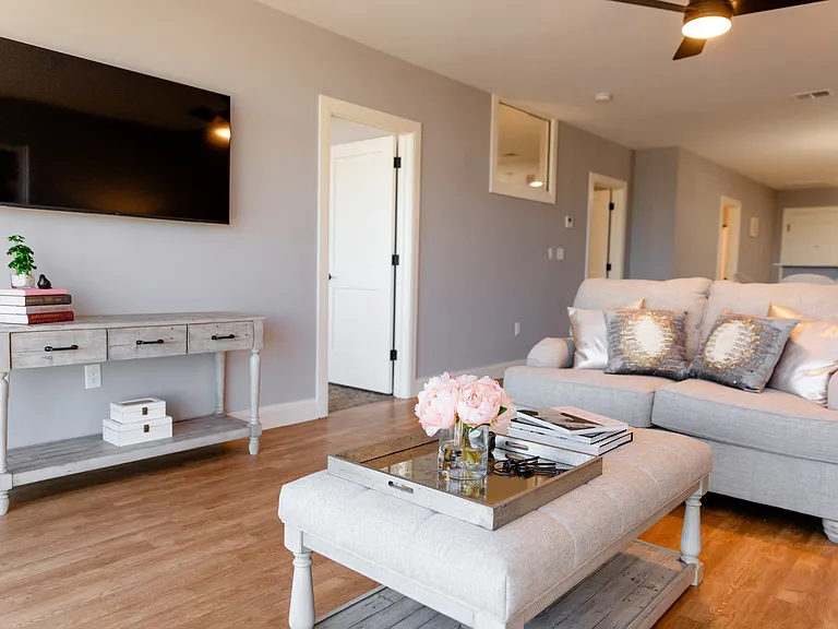 The Residence at 1000 Elm — Photo 12