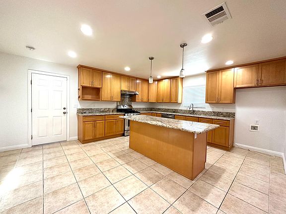 4th image of 9173 Jaylee Dr