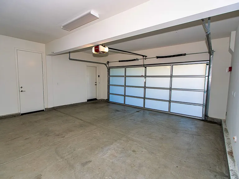 1625 Hampton Dr — Photo 29