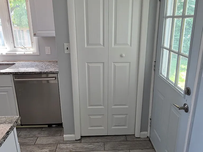 264 Roberts Ave — Photo 4
