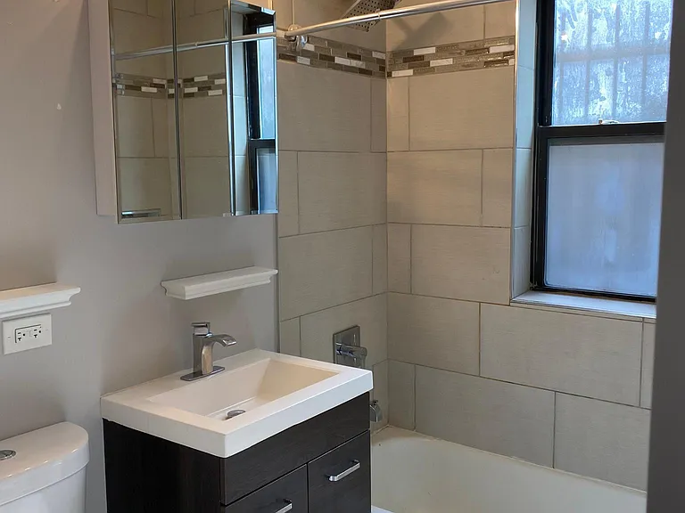 831 W Sunnyside Ave #103 — Photo 3