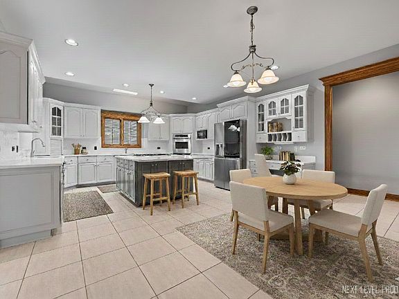5th image of 884 Twin Elms Ln
