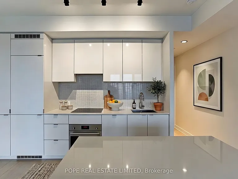 7 Grenville St #2112 — Photo 2