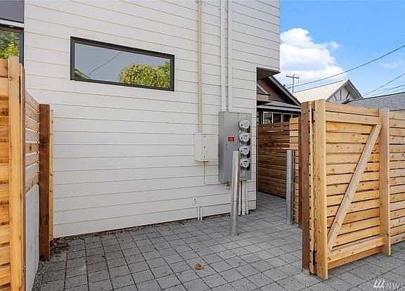 2nd image of 5336 Roosevelt Way NE #D