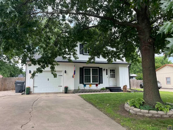 2020 Holiday Dr, Emporia, KS 66801