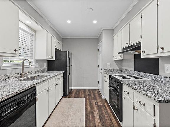 4th image of 3058 Longleaf Dr