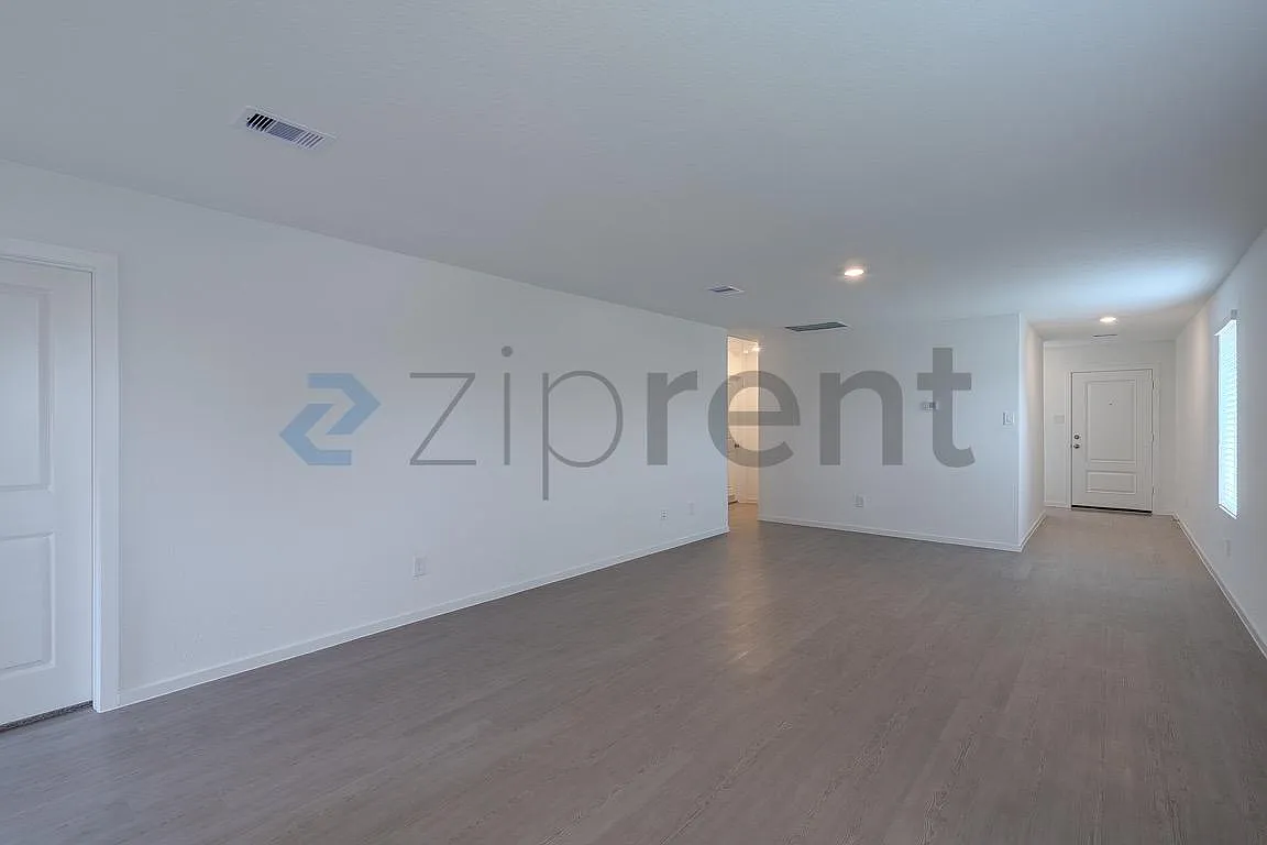 3 bed, 1474 sqft, $1,990 — Photo 2