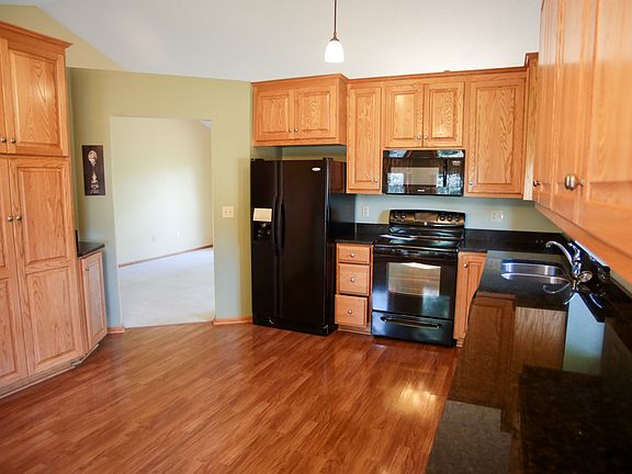 4th image of 3918 Worchester Dr