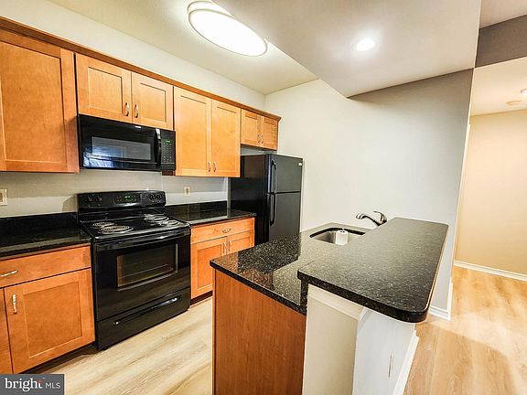 4th image of 3909 Penderview Dr APT 1904