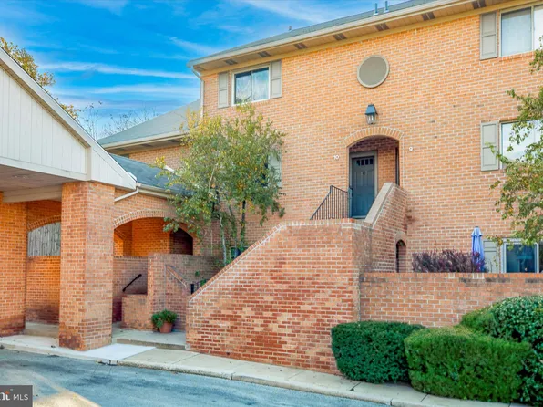 50 Woodside Rd APT 10, Ardmore, PA 19003