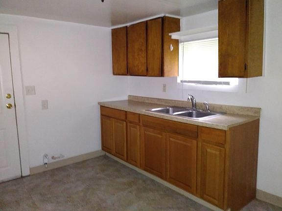3rd image of 745 Armstrong St