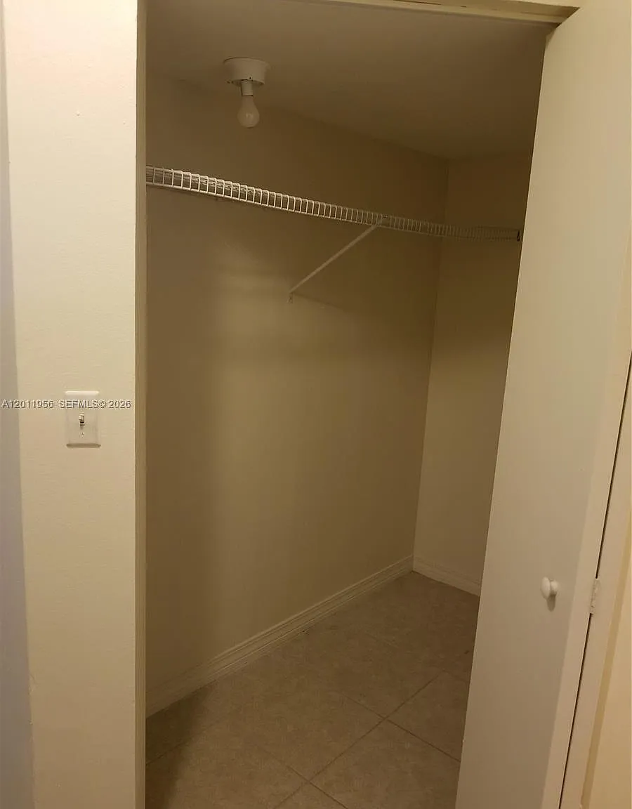 Kendall Lake Towers Condo — Photo 3
