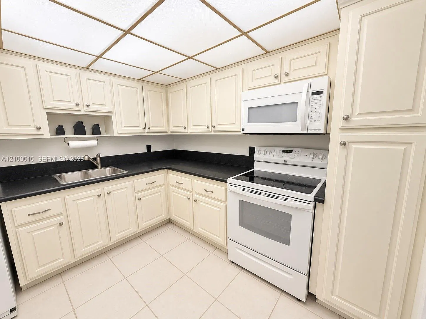 Crestview Towers Condo — Photo 4