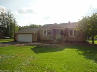 1940 Brookfield Rd, Hubbard, OH 44425