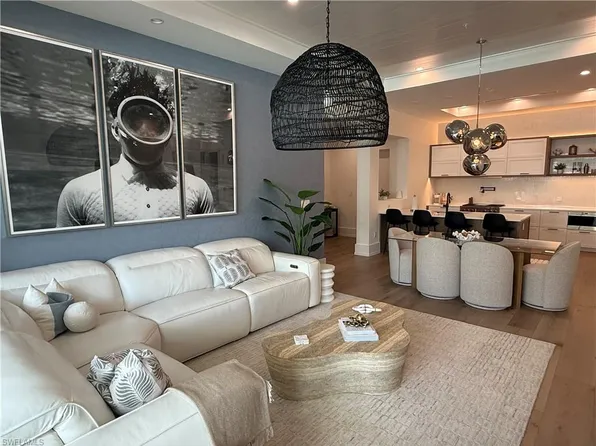 201 8th St, Naples, FL