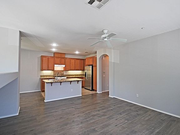 4th image of 25401 Wharton Dr