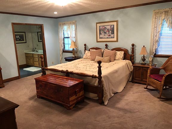 3rd image of 300 Quail Dr