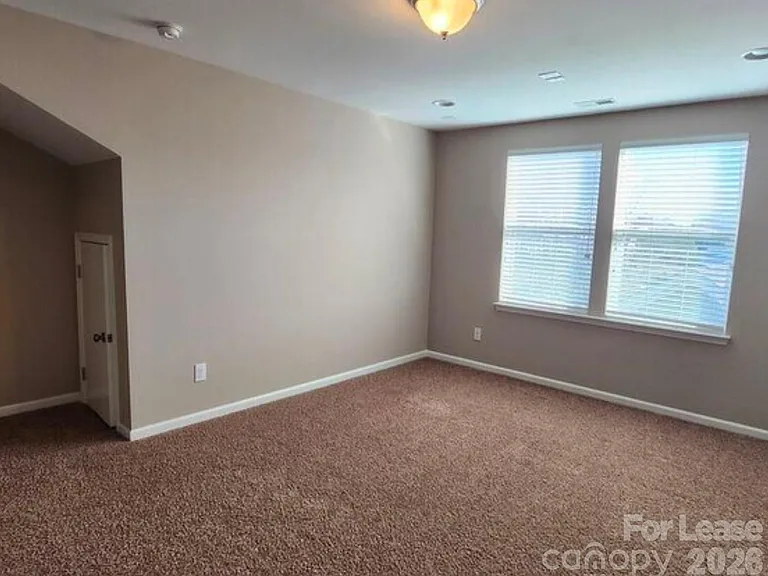 317 Montibello Dr — Photo 2
