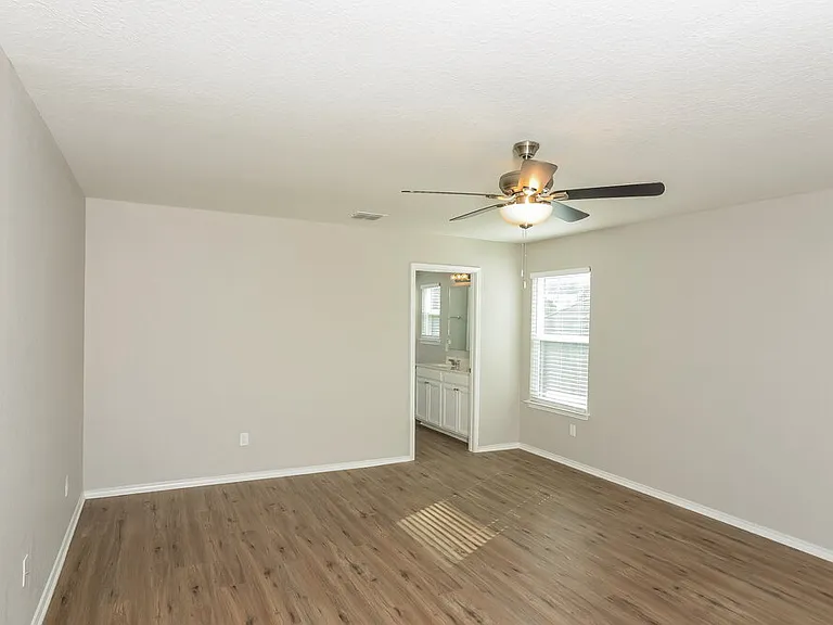 27402 Emilie Cyn — Photo 7