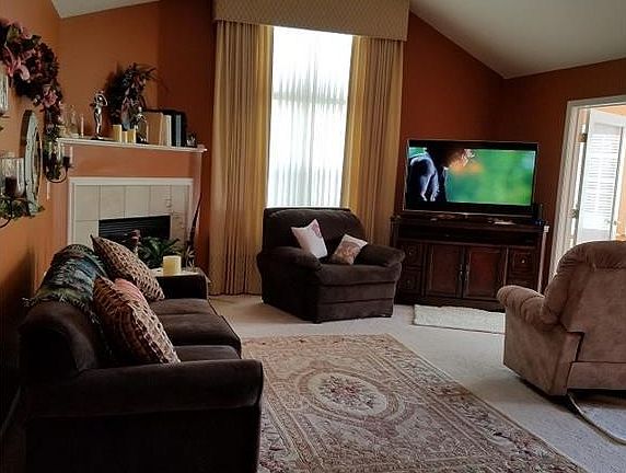 2nd image of 1422 Newman Dr