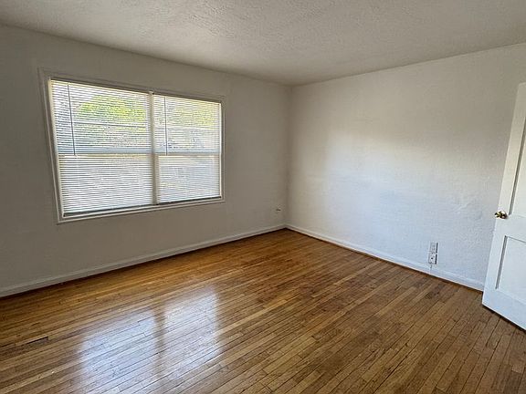 4th image of 620 W Fairhaven St #6