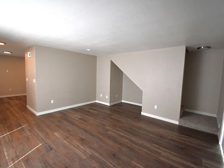 16th Avenue Apartments — Photo 10