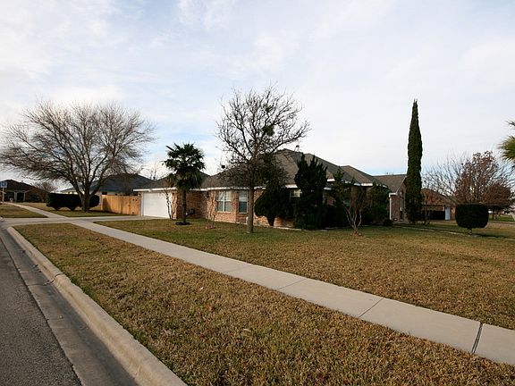 4th image of 2206 Southport Dr