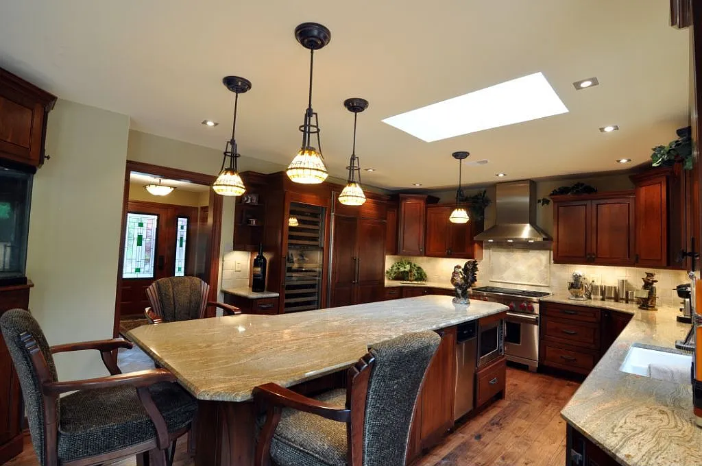 1111 James St photo 1