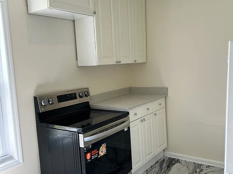 452 Southwoods Dr — Photo 2