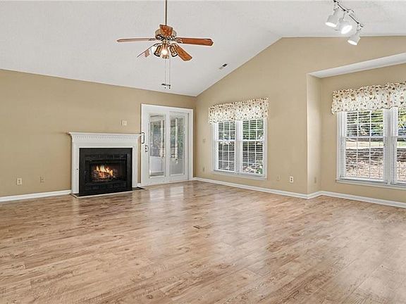 4th image of 2800 Shadowbrook Ln