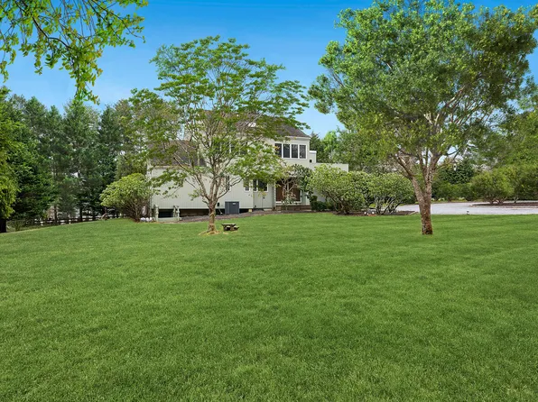 288 Edge Of Woods Rd, Southampton, NY 11968