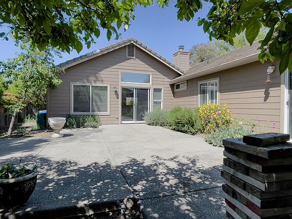 5th image of 755 Yount St
