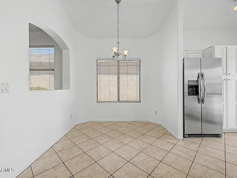 635 W Colt Rd — Photo 10