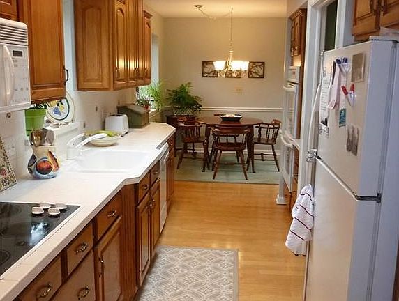 5th image of 622-4 Russet Woods Ln
