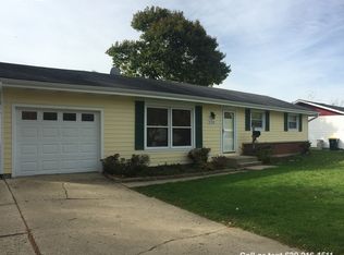 230 Arrowhead Trl, Carol Stream, IL 60188