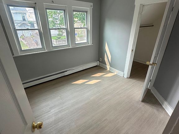 5th image of 118 Maple Ave #1