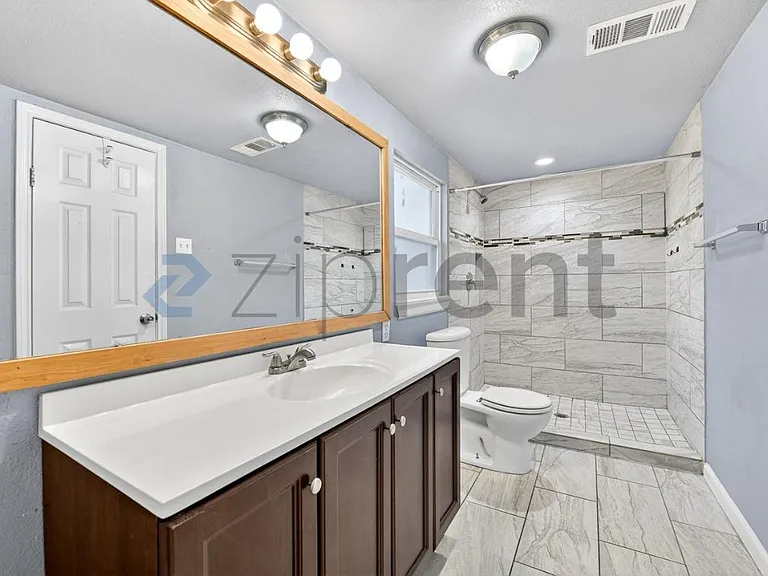 2332 Grandview Dr — Photo 10