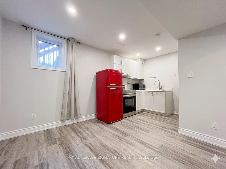 22 Vandervoort Dr — Photo 3