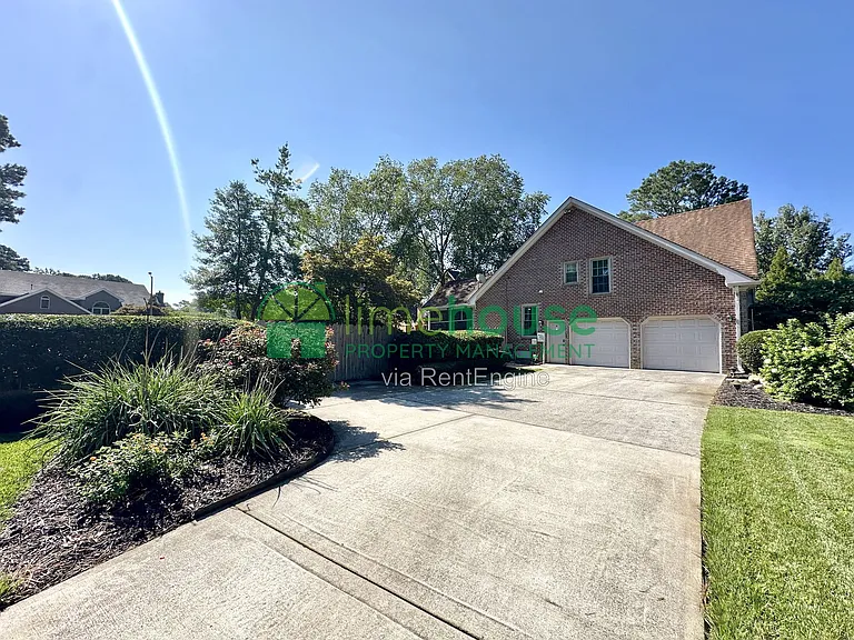 948 Forest Lakes Cir — Photo 32