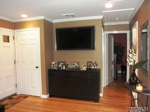 2nd image of 805 Keith Ln