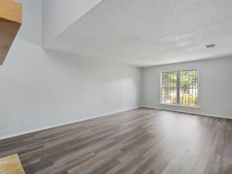 11809 Eubank Dr — Photo 6