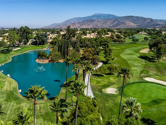 Close to Sun Lakes Country Club