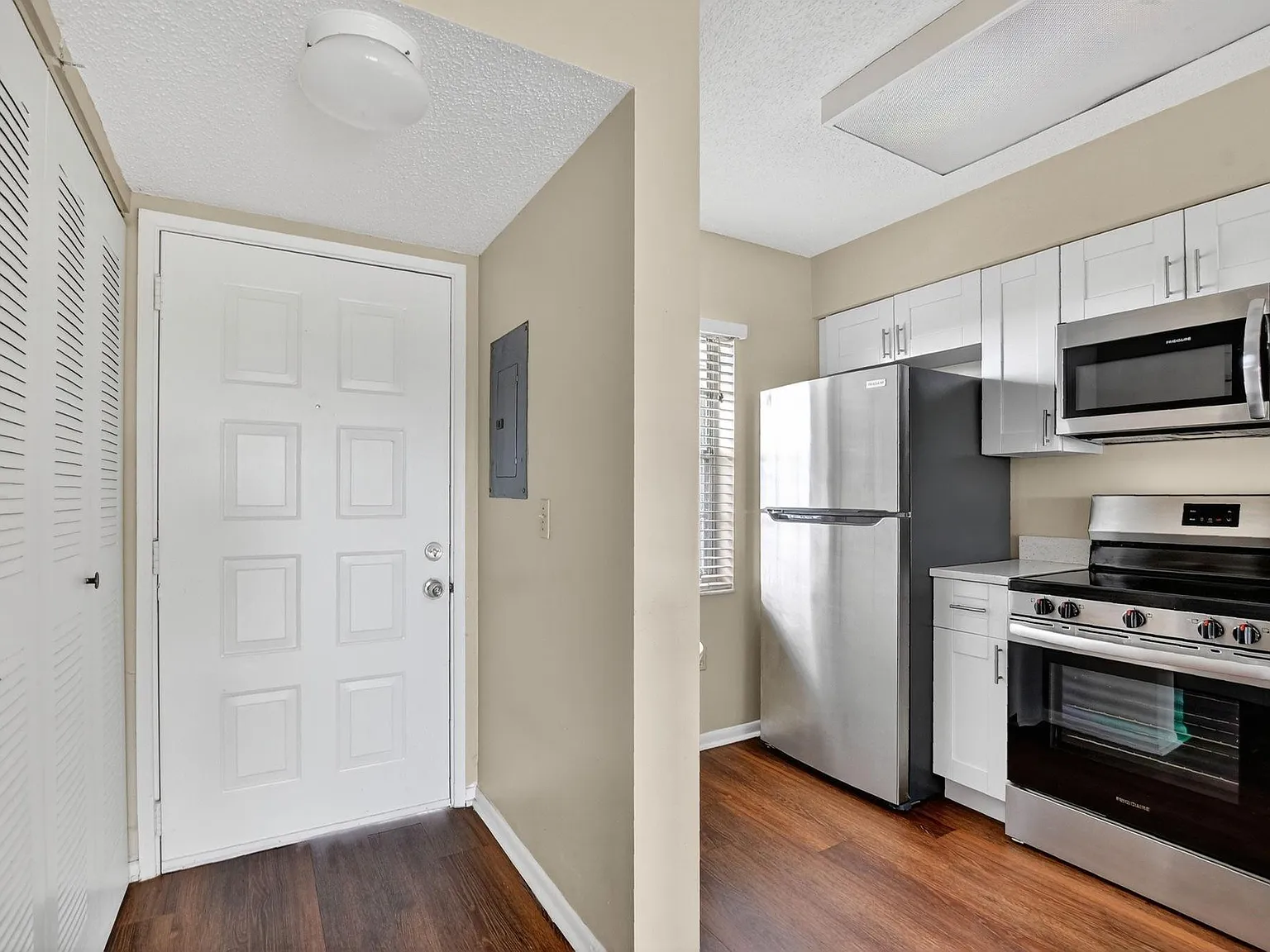 2 bed, 2.0 bath, 825 sqft, $1,985 — Photo 4