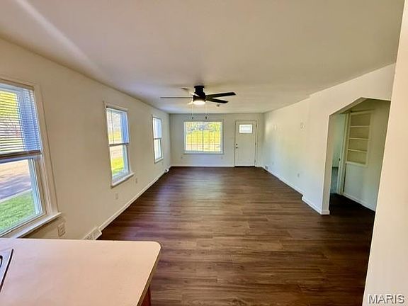 4th image of 3554 Theresa Ave