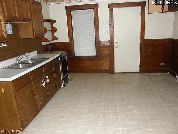 3rd image of 303-305 South St